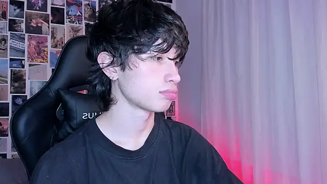 Snapshot of liamelf chatting on February 25, 2025, 5:19 am liamelf online show from February 25, 2025, 5:19 am