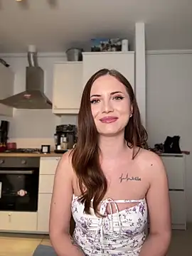 Snapshot of AvaGianna chatting on November 4, 2025, 2:21 pm AvaGianna online show from November 4, 2025, 2:21 pm