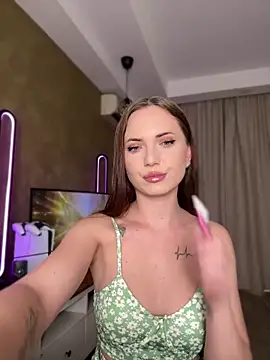 Snapshot of AvaGianna chatting on November 7, 2025, 2:10 pm AvaGianna online show from November 7, 2025, 2:10 pm