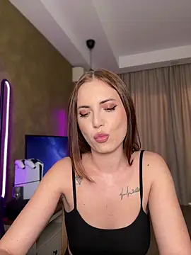 Snapshot of AvaGianna chatting on October 22, 2025, 12:37 pm AvaGianna online show from October 22, 2025, 12:37 pm