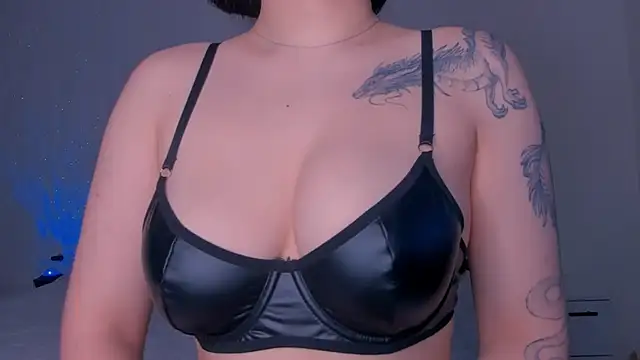 Snapshot of MeowRinnie chatting on October 5, 2025, 10:17 am MeowRinnie online show from October 5, 2025, 10:17 am