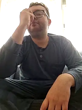 Snapshot of Javier_bear chatting on March 27, 2026, 11:00 am Javier bear online show from March 27, 2026, 11:00 am