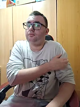 Snapshot of Javier_bear chatting on April 3, 2026, 1:28 pm Javier bear online show from April 3, 2026, 1:28 pm