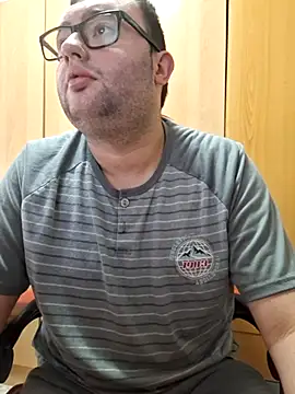 Javier bear online show from November 9, 2025, 11:14 am