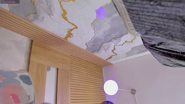 Snapshot of Elif_blond chatting on November 17, 2025, 10:25 pm Elif blond online show from November 17, 2025, 10:25 pm