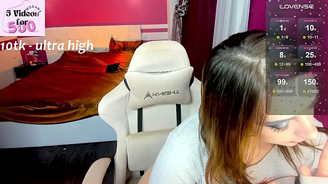 Snapshot of MoranaKit chatting on December 20, 2025, 7:28 pm MoranaKit online show from December 20, 2025, 7:28 pm