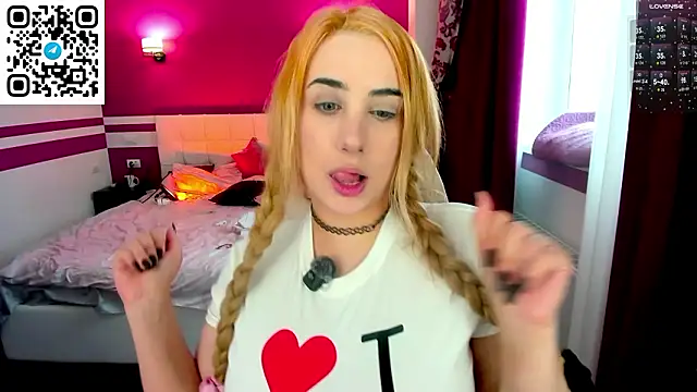 Snapshot of MoranaKit chatting on March 2, 2026, 7:37 am MoranaKit online show from March 2, 2026, 7:37 am