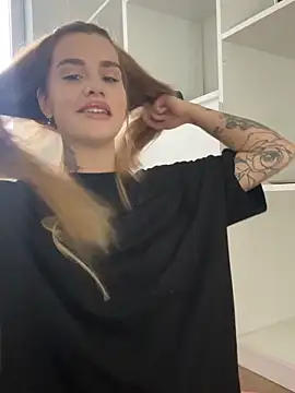 EmiliaCatalina online show from October 25, 2025, 8:53 pm