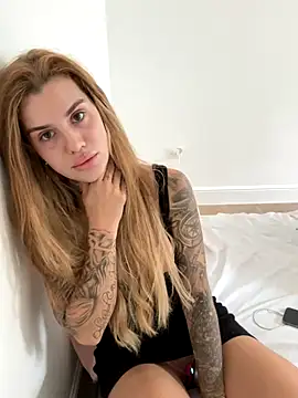 EmiliaCatalina online show from September 25, 2025, 7:31 pm