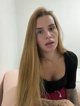 EmiliaCatalina online show from September 30, 2025, 12:05 am