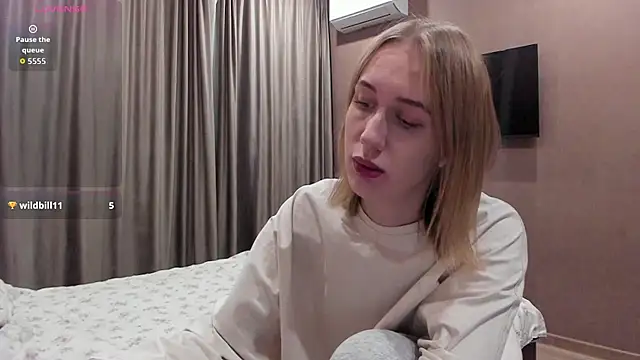 Snapshot of Mika_Ray chatting on November 9, 2025, 11:20 pm Mika Ray online show from November 9, 2025, 11:20 pm