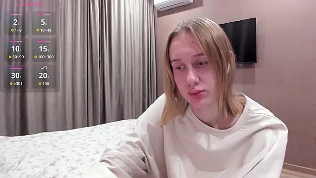 Snapshot of Mika_Ray chatting on November 11, 2025, 11:42 pm Mika Ray online show from November 11, 2025, 11:42 pm