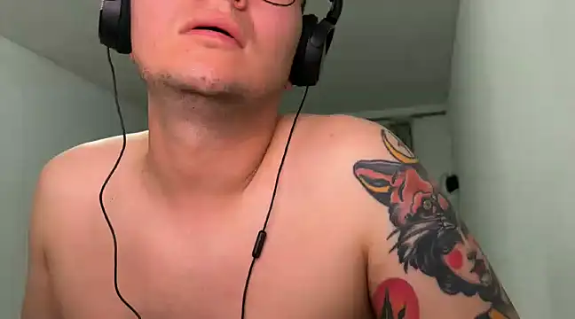 Snapshot of unoxestres chatting on February 18, 2025, 4:48 am unoxestres online show from February 18, 2025, 4:48 am