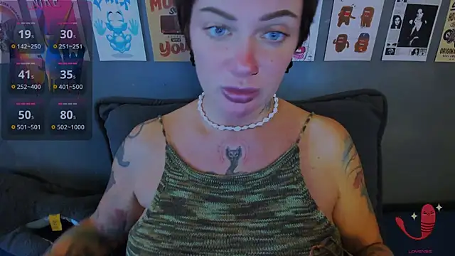 Snapshot of EllieOz chatting on July 4, 2026, 3:05 pm EllieOz online show from July 4, 2026, 3:05 pm