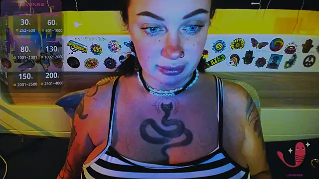 Snapshot of EllieOz chatting on January 6, 2026, 3:27 pm EllieOz online show from January 6, 2026, 3:27 pm