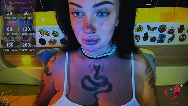 Snapshot of EllieOz chatting on February 11, 2026, 5:13 pm EllieOz online show from February 11, 2026, 5:13 pm