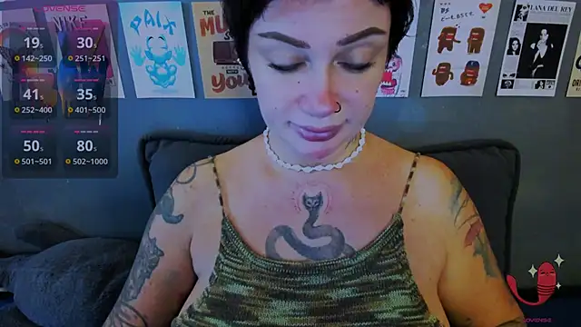 Snapshot of EllieOz chatting on July 8, 2026, 1:01 pm EllieOz online show from July 8, 2026, 1:01 pm