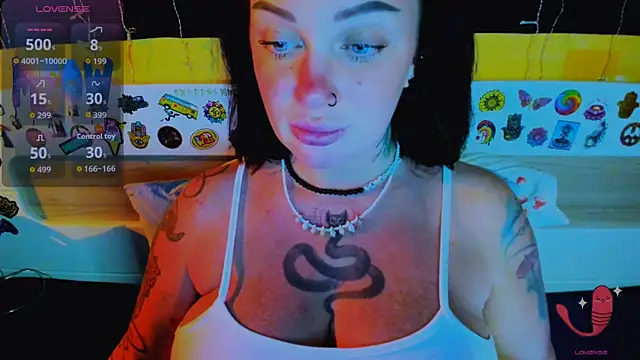 Snapshot of EllieOz chatting on December 3, 2025, 3:55 pm EllieOz online show from December 3, 2025, 3:55 pm