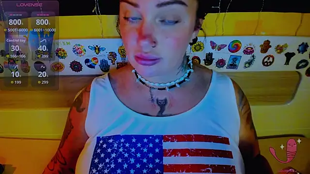 Snapshot of EllieOz chatting on September 22, 2025, 6:14 pm EllieOz online show from September 22, 2025, 6:14 pm