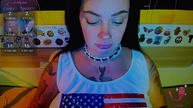 Snapshot of EllieOz chatting on November 15, 2025, 3:38 pm EllieOz online show from November 15, 2025, 3:38 pm