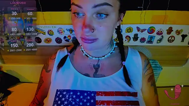 Snapshot of EllieOz chatting on October 9, 2025, 5:57 pm EllieOz online show from October 9, 2025, 5:57 pm