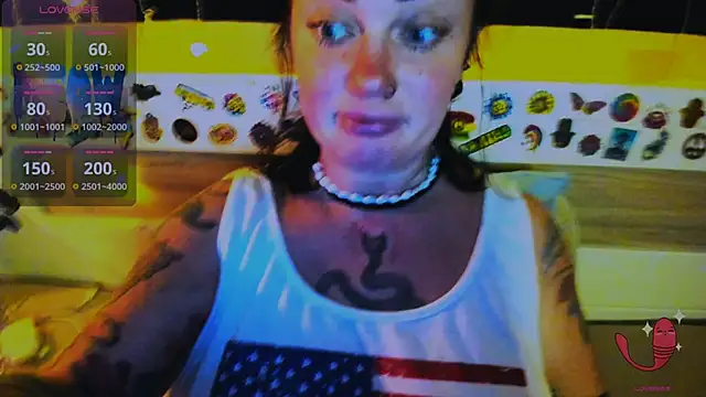 Snapshot of EllieOz chatting on January 17, 2026, 2:20 pm EllieOz online show from January 17, 2026, 2:20 pm