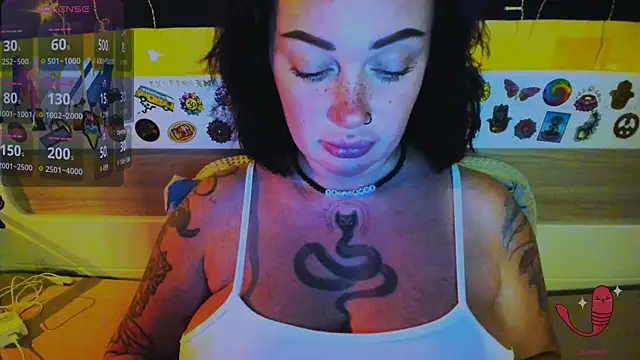 Snapshot of EllieOz chatting on December 22, 2025, 2:28 pm EllieOz online show from December 22, 2025, 2:28 pm