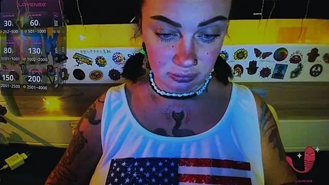 Snapshot of EllieOz chatting on February 4, 2026, 4:13 pm EllieOz online show from February 4, 2026, 4:13 pm