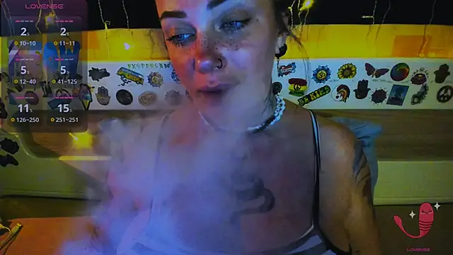 Snapshot of EllieOz chatting on February 10, 2026, 4:17 pm EllieOz online show from February 10, 2026, 4:17 pm