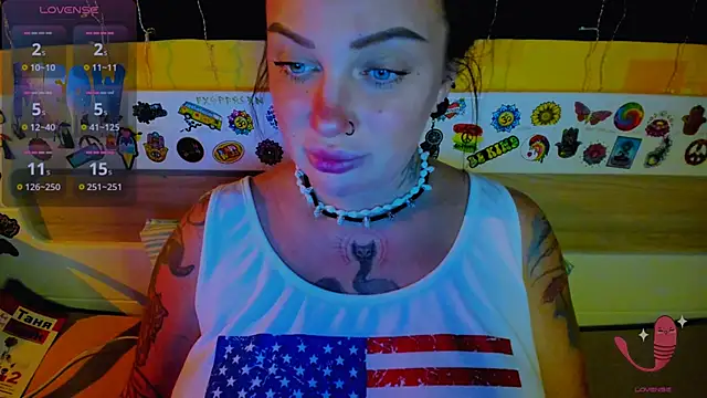 Snapshot of EllieOz chatting on November 14, 2025, 3:26 pm EllieOz online show from November 14, 2025, 3:26 pm