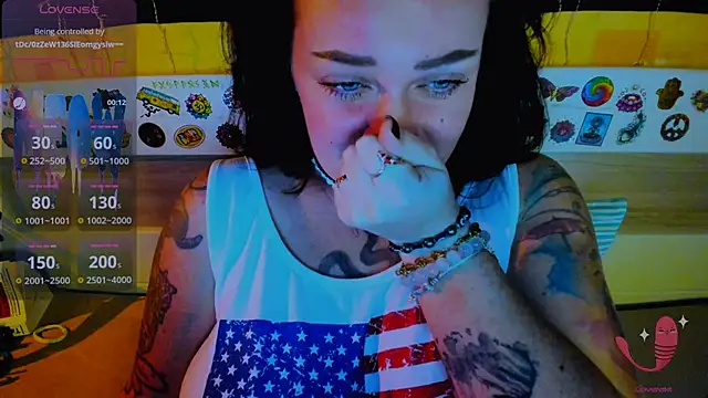 Snapshot of EllieOz chatting on November 21, 2025, 8:41 pm EllieOz online show from November 21, 2025, 8:41 pm