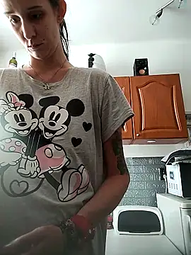 Snapshot of LauraBaby chatting on October 1, 2025, 9:47 am LauraBaby online show from October 1, 2025, 9:47 am