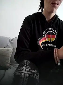 Snapshot of LauraBaby chatting on September 23, 2025, 9:38 am LauraBaby online show from September 23, 2025, 9:38 am