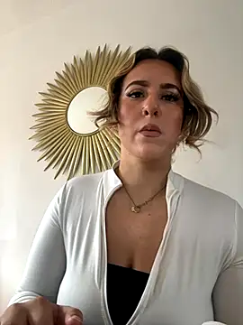 Miss emilee online show from October 15, 2025, 12:02 pm