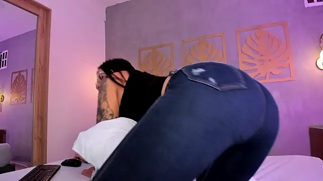 majo rosse  online show from October 8, 2025, 6:52 pm