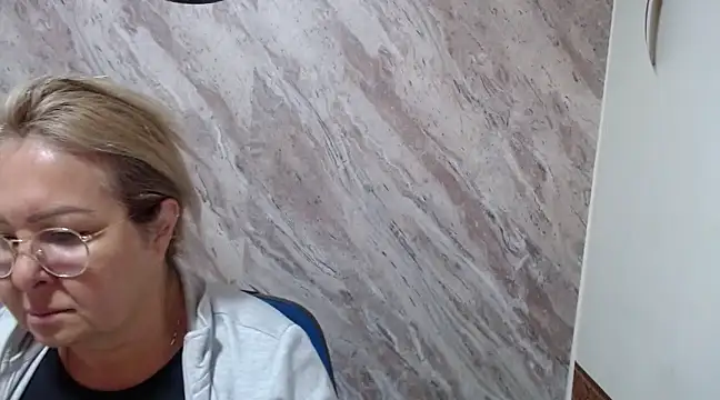 Mia Davies2 online show from February 28, 2025, 9:01 pm
