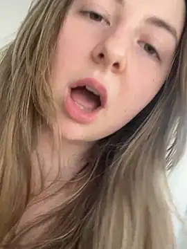 Snapshot of curvyflawless chatting on March 6, 2025, 2:08 pm curvyflawless online show from March 6, 2025, 2:08 pm