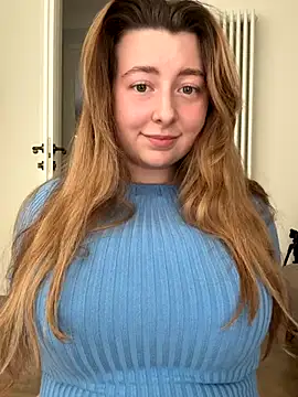 Snapshot of curvyflawless chatting on November 26, 2025, 11:21 am curvyflawless online show from November 26, 2025, 11:21 am