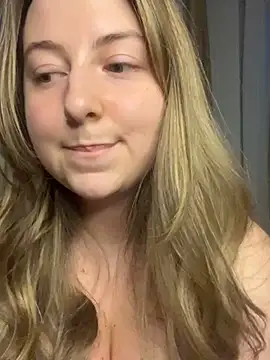 Snapshot of curvyflawless chatting on February 27, 2025, 3:15 pm curvyflawless online show from February 27, 2025, 3:15 pm