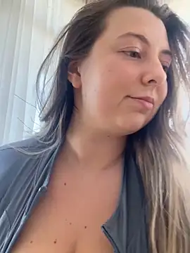 Snapshot of curvyflawless chatting on March 6, 2025, 11:03 am curvyflawless online show from March 6, 2025, 11:03 am