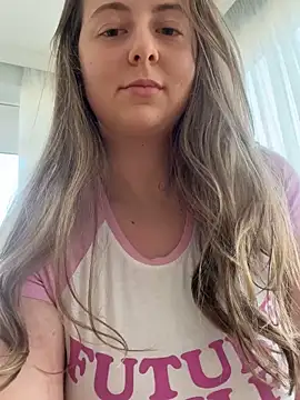 Snapshot of curvyflawless chatting on March 9, 2025, 1:37 pm curvyflawless online show from March 9, 2025, 1:37 pm