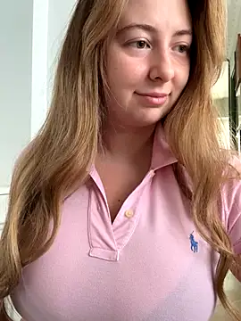 Snapshot of curvyflawless chatting on October 27, 2025, 7:42 am curvyflawless online show from October 27, 2025, 7:42 am