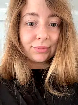 Snapshot of curvyflawless chatting on October 15, 2025, 7:38 am curvyflawless online show from October 15, 2025, 7:38 am