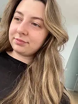 Snapshot of curvyflawless chatting on February 9, 2025, 9:47 am curvyflawless online show from February 9, 2025, 9:47 am