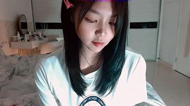 -Lucky Girl online show from November 1, 2025, 1:38 pm