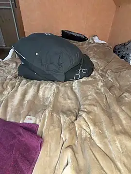 tmona1917 online show from December 3, 2025, 12:48 pm