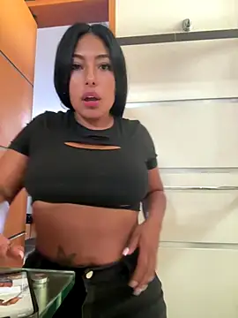 emmyjhonson07 online show from November 8, 2025, 3:48 pm