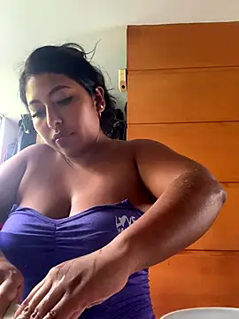 emmyjhonson07 online show from September 30, 2025, 2:12 pm