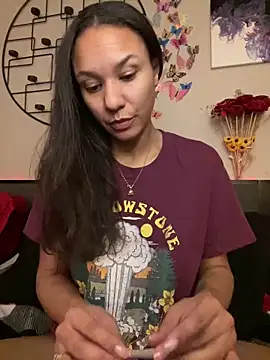 Snapshot of _Neeka_ chatting on December 6, 2024, 4:19 am Neeka online show from December 6, 2024, 4:19 am