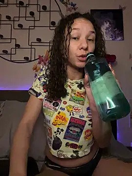 Snapshot of _Neeka_ chatting on January 2, 2025, 11:31 am Neeka online show from January 2, 2025, 11:31 am